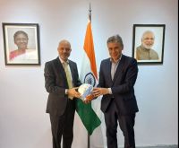 El CEO de YPF se reunió con el embajador de la India y analizaron oportunidades de inversión
